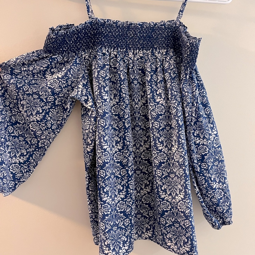 Size 8: Off the shoulder blouse from Below the Belt 🦋